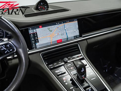Used 2018 Porsche Panamera 4 image 39