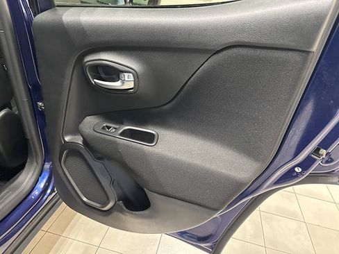 Used 2019 Jeep Renegade Latitude w/ Cold Weather Group AWD/4WD image 21