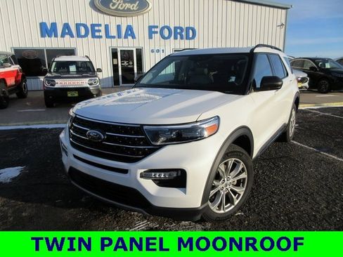 Used 2023 Ford Explorer XLT w/ Equipment Group 202A image 3