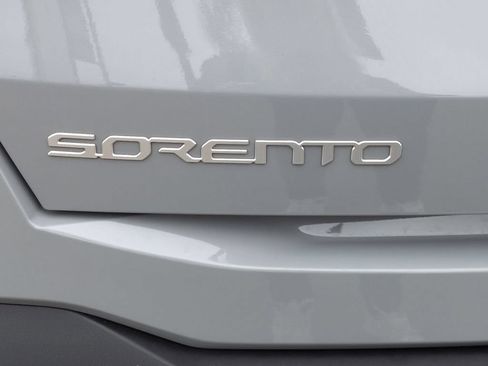 Certified 2025 Kia Sorento EX w/ Panoramic Sunroof Package FWD image 33