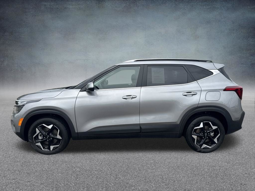 Used 2024 Kia Seltos EX AWD/4WD image 3
