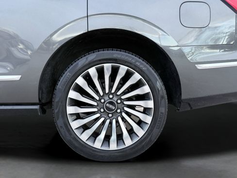 Used 2018 Lincoln Navigator Reserve w/ Technology Package image 11