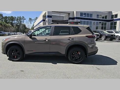 Used 2025 Nissan Rogue SV AWD/4WD image 18