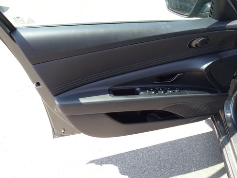 New 2025 Hyundai Elantra SEL FWD image 11