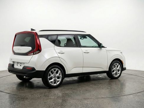 Used 2025 Kia Soul LX w/ LX Technology Package image 9