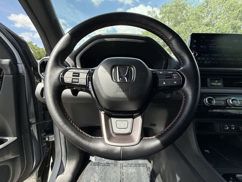 Used 2025 Honda Pilot TrailSport image 15