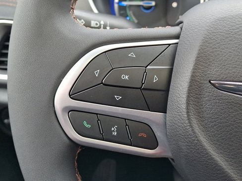 Used 2024 Chrysler Pacifica Pinnacle image 21