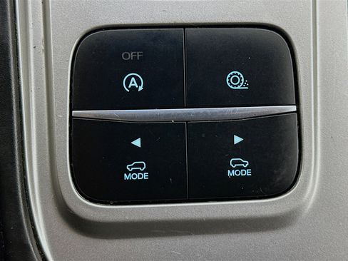 Used 2020 Ford Explorer XLT image 25