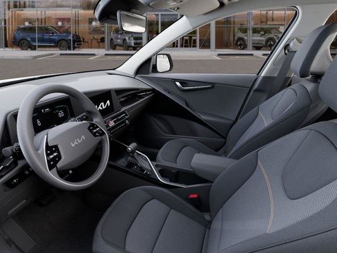 New 2025 Kia Niro LX image 17
