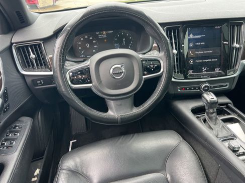 Used 2019 Volvo S90 T5 Momentum FWD image 11
