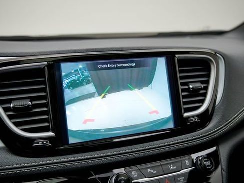 Used 2025 Chrysler Pacifica Limited FWD image 2