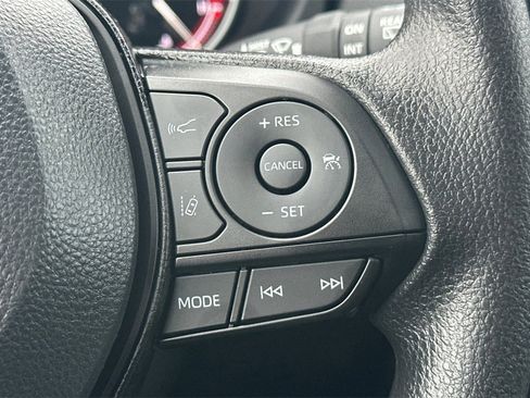 Used 2025 Toyota RAV4 XLE image 28