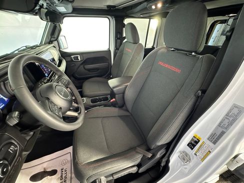 Certified 2025 Jeep Wrangler Unlimited Rubicon AWD/4WD image 34