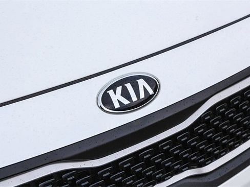 Used 2019 Kia Niro EX image 17