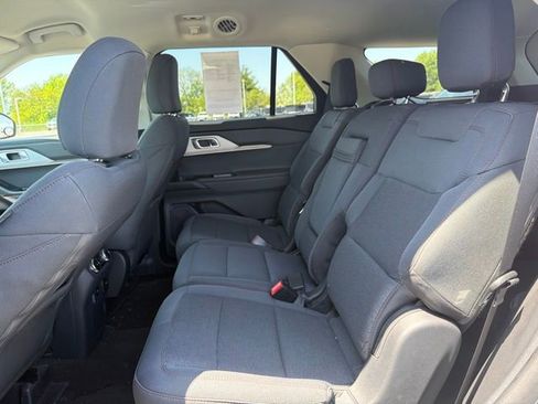 Used 2025 Ford Explorer Active RWD image 18