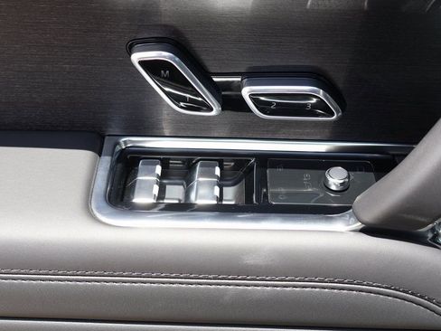 New 2025 Land Rover Range Rover SE image 11