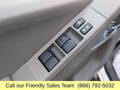 Used 2021 Nissan Frontier SV w/ Midnight Edition Floor Mats image 12