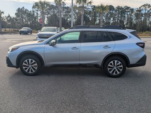Used 2020 Subaru Outback Premium image 7