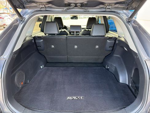 Used 2019 Toyota RAV4 Limited image 16