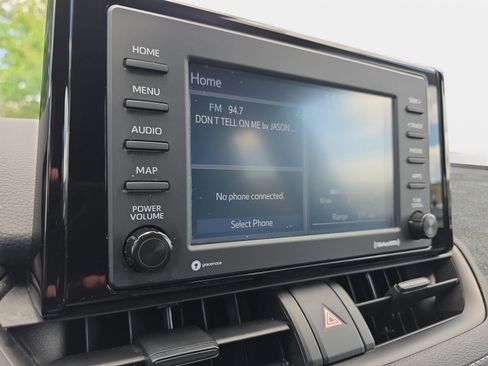 Used 2022 Toyota RAV4 XLE w/ Convenience Package FWD image 22