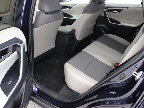 Used 2025 Toyota RAV4 XLE w/ Convenience Package FWD image 28