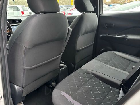 Used 2019 Nissan Kicks S image 12