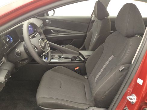 Used 2025 Hyundai Elantra SE FWD image 17