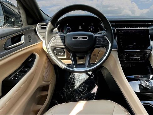 Used 2023 Jeep Grand Cherokee Limited RWD image 10
