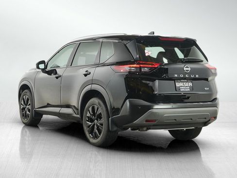 Used 2023 Nissan Rogue SV w/ SV Premium B Package FWD image 3