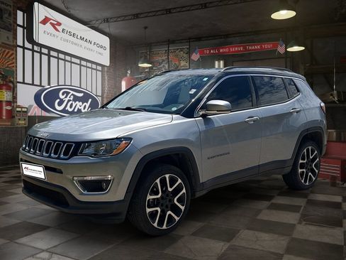 Used 2017 Jeep Compass Limited w/ Navigation Group AWD/4WD image 1