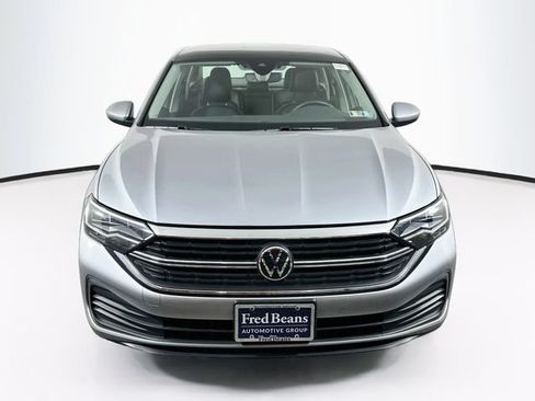 Certified 2023 Volkswagen Jetta SE w/ Panoramic Sunroof Package FWD image 2