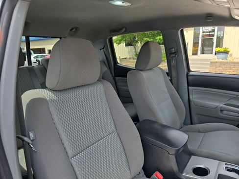 Used 2014 Toyota Tacoma 4x4 Double Cab w/ SR5 Package image 42