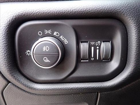 Used 2019 RAM 1500 Laramie AWD/4WD image 15