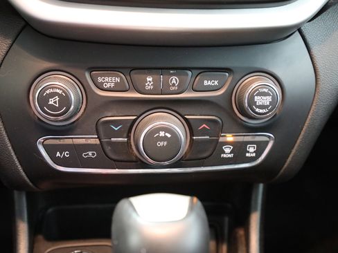 Used 2017 Jeep Cherokee Trailhawk w/ Cold Weather Group image 6