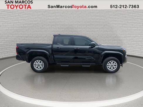 Used 2025 Toyota Tacoma SR5 AWD/4WD image 5