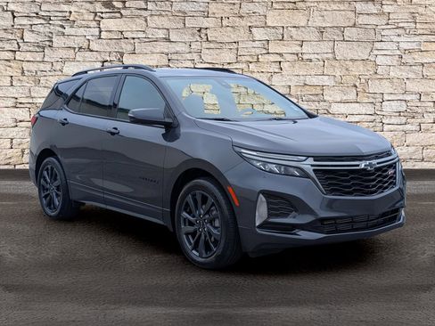 Used 2022 Chevrolet Equinox RS w/ Infotainment Package image 3
