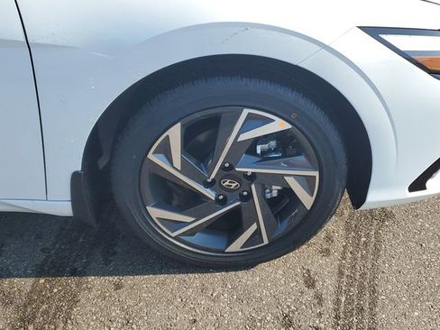 New 2026 Hyundai Elantra Limited FWD image 6