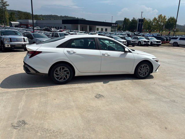 Used 2024 Hyundai Elantra SEL FWD image 43
