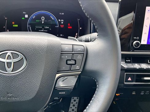 Used 2025 Toyota Camry SE w/ Convenience Package FWD image 24