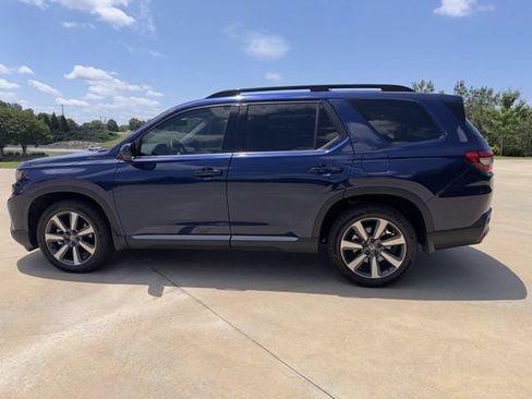 Used 2023 Honda Pilot Touring image 6