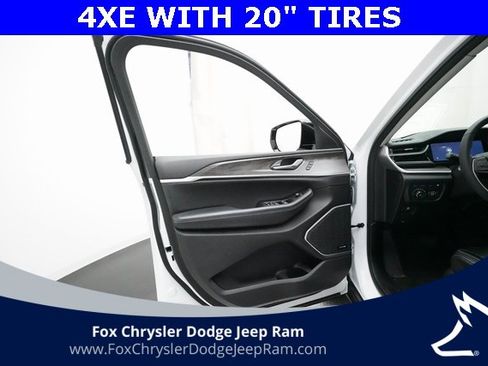 Used 2023 Jeep Grand Cherokee 4WD 4xe image 28