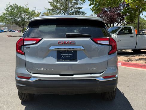 Used 2024 GMC Terrain SLT AWD/4WD image 4