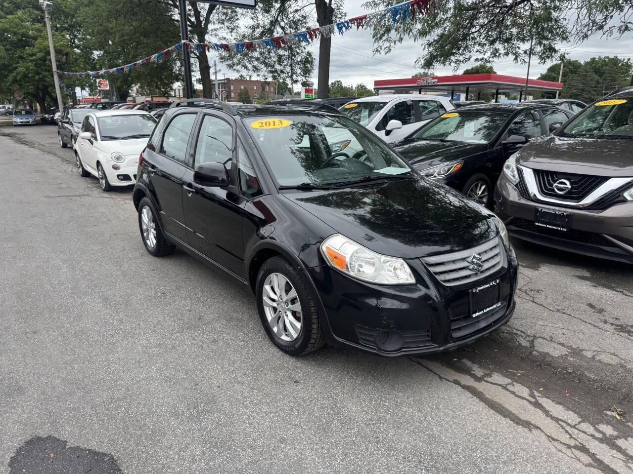 Used 2013 Suzuki SX4 AWD Hatchback image 2