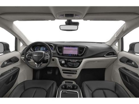 Used 2024 Chrysler Pacifica Limited FWD image 8
