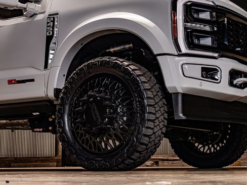 Used 2026 Ford F450 Platinum w/ Platinum Plus Package image 17