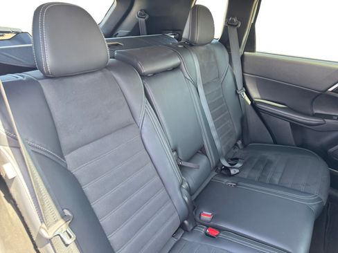 Used 2024 Mitsubishi Outlander SE FWD image 18