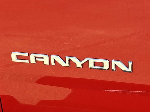 Used 2017 GMC Canyon SLE w/ SLE Convenience Package image 30