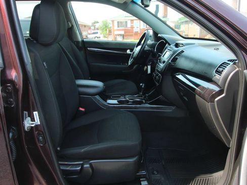 Used 2015 Kia Sorento LX FWD image 10
