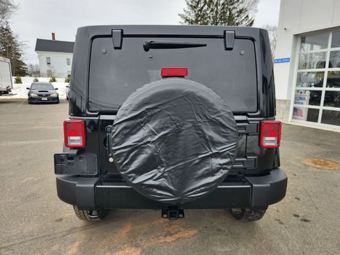 Used 2017 Jeep Wrangler Unlimited Sahara image 13