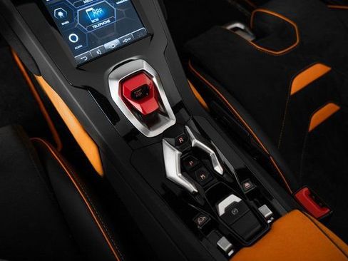 Used 2024 Lamborghini Huracan EVO image 23